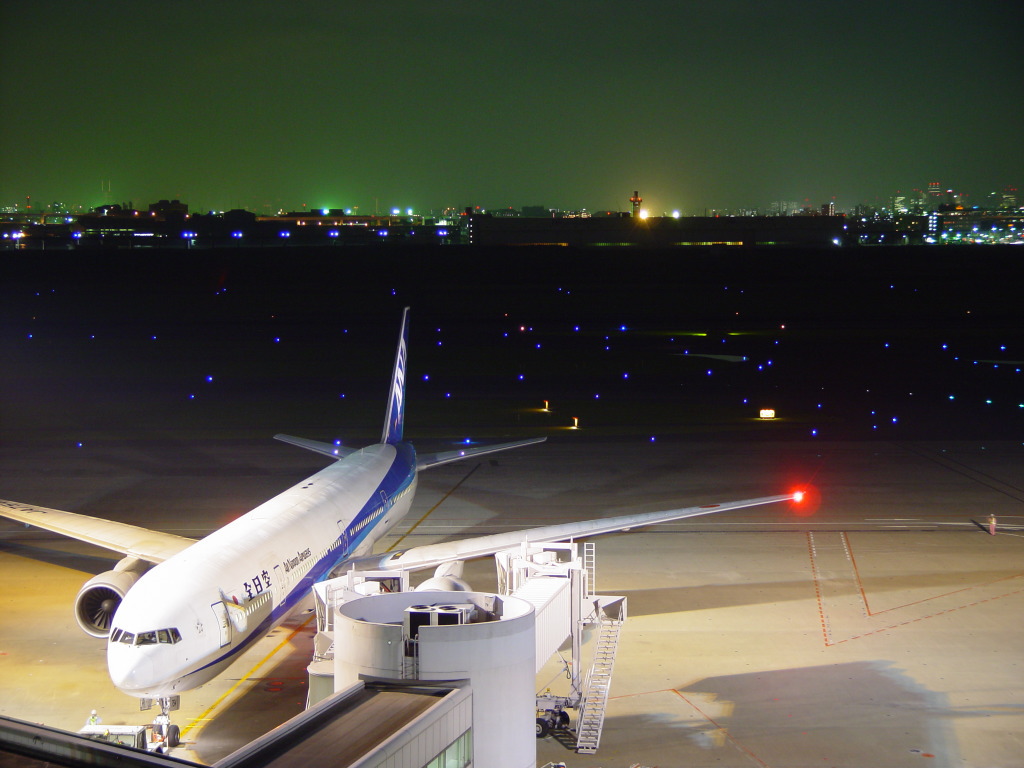 羽田空港 飛行機の写真 夜景無料壁紙 東京の夜景写真壁紙を無料でダウンロード