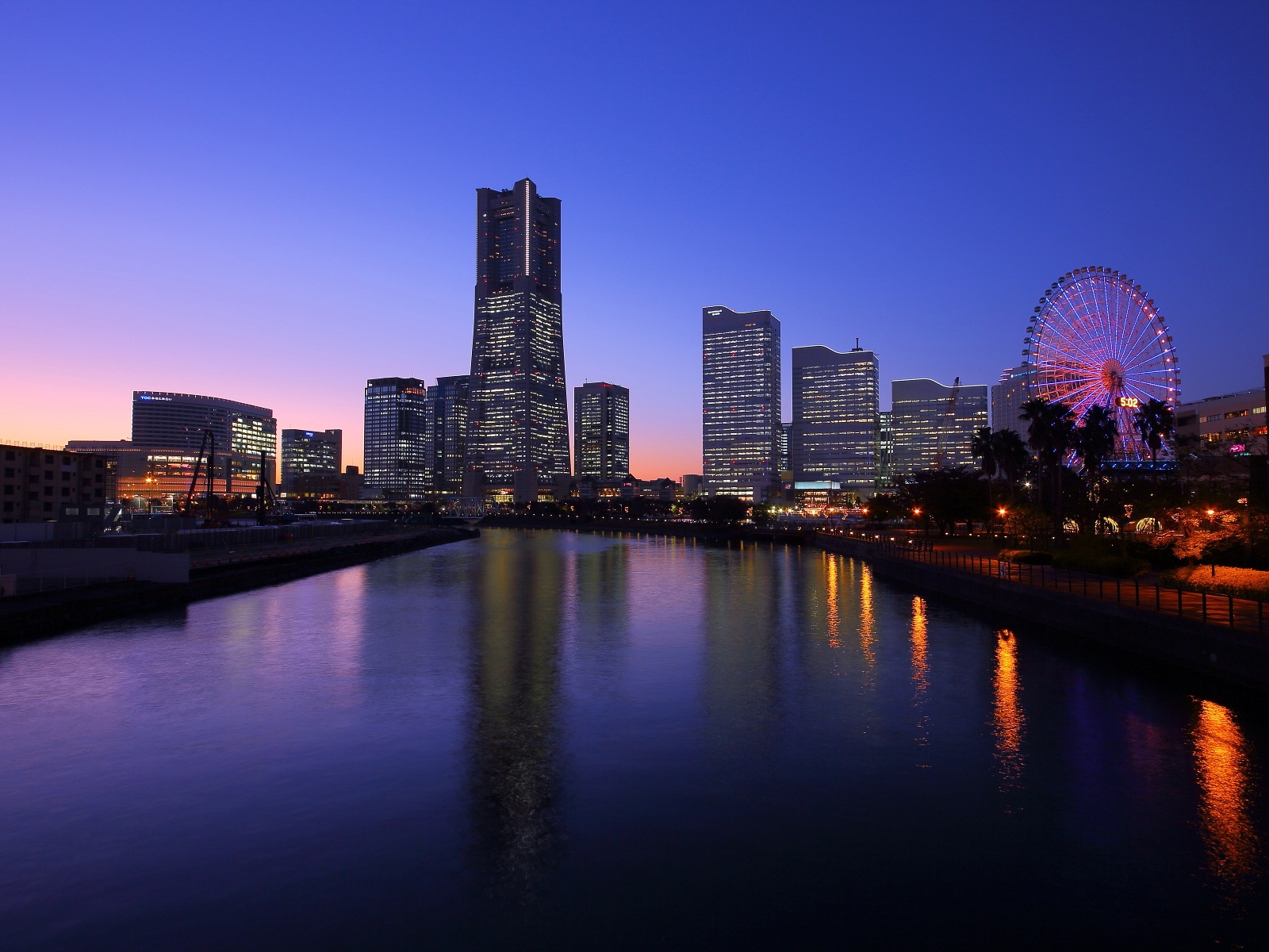 横浜夜景 横浜散歩9 みなとみらい２１ 夕景写真